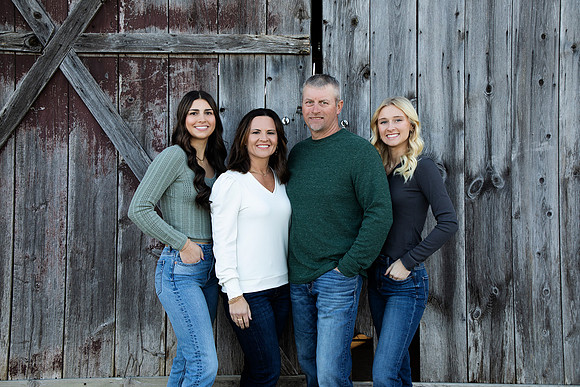 PBK_GilbertsonFamily_2023_6085