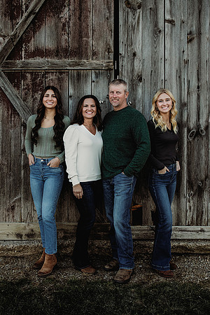 PBK_GilbertsonFamily_2023_6092 copy