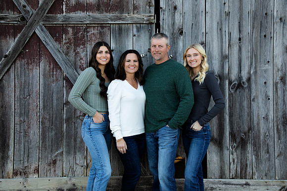 PBK_GilbertsonFamily_2023_6090