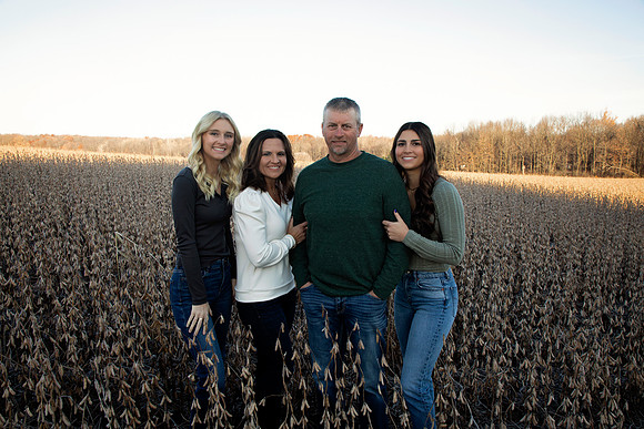 PBK_GilbertsonFamily_2023_6192