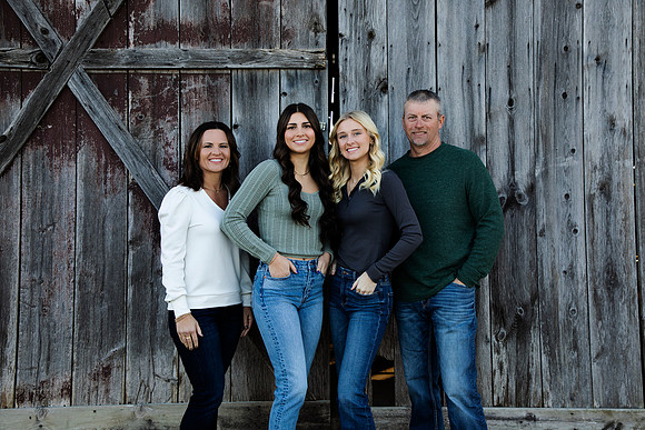 PBK_GilbertsonFamily_2023_6075