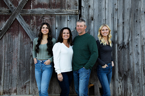 PBK_GilbertsonFamily_2023_6098