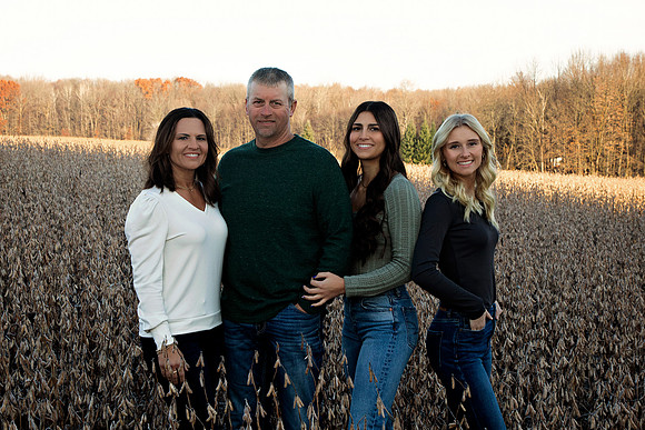 PBK_GilbertsonFamily_2023_6123