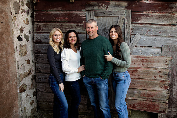 PBK_GilbertsonFamily_2023_6222
