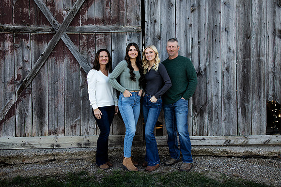 PBK_GilbertsonFamily_2023_6080